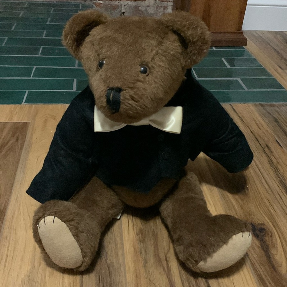 Vintage Bears by Mozier brown teddy bear sits 12” high in great condition